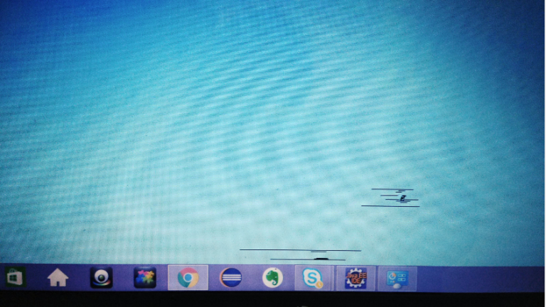 Laptop Ekranında Siyah Çizgiler